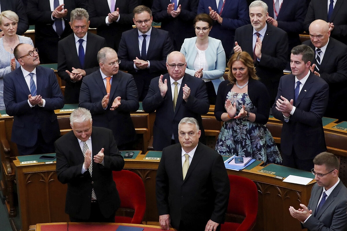 Bruselas dice que "Hungra no es una democracia plena" y plantea congelar ms de 10.000 millones de euros en fondos