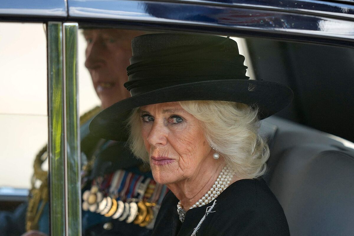 Camilla ensalza el papel de la reina Isabel II "en un mundo dominado por los hombres"
