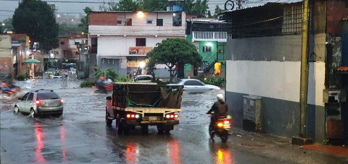 Caracas despide septiembre con fuertes lluvias, truenos y una marcada inestabilidad eléctrica