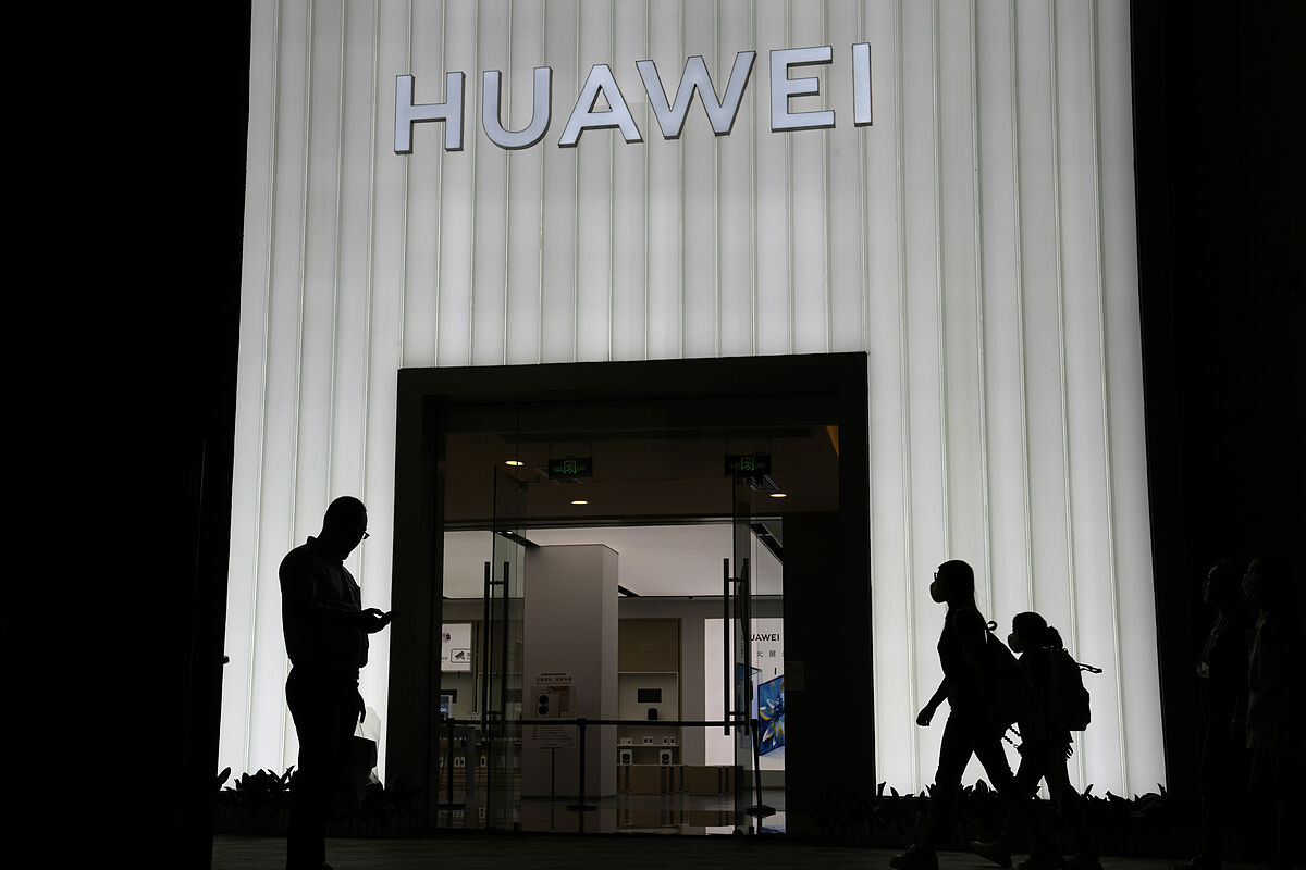Estados Unidos procesa a dos espas chinos por ayudar a Huawei