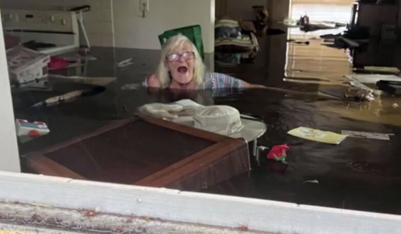 Una mujer de 84 aos y en silla de ruedas, rescatada in extremis del huracn Ian por su hijo
