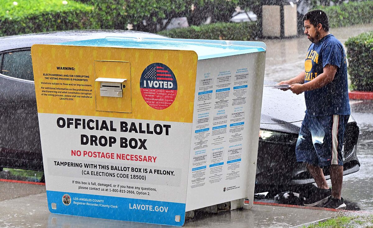 Acusaciones de fraude electoral, quejas sobre los centros de votacin y una tormenta tropical: arrancan las 'midterms' en EEUU
