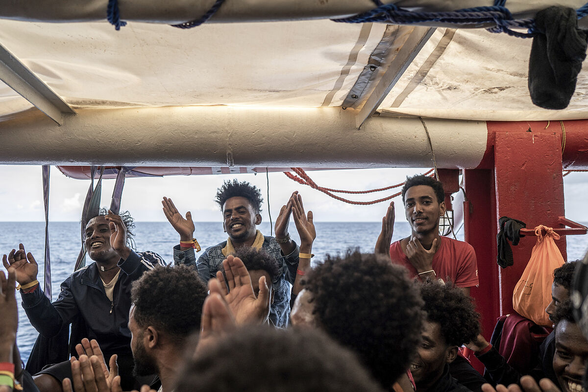 El barco humanitario Ocean Viking llega a Francia con 230 migrantes despus de tres semanas en el mar