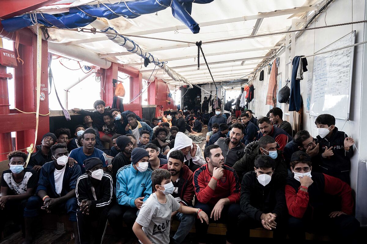 Francia acoger al 'Ocean Viking' pero sancionar a Italia: "Tras 21 das con 230 migrantes a bordo, la situacin es crtica"