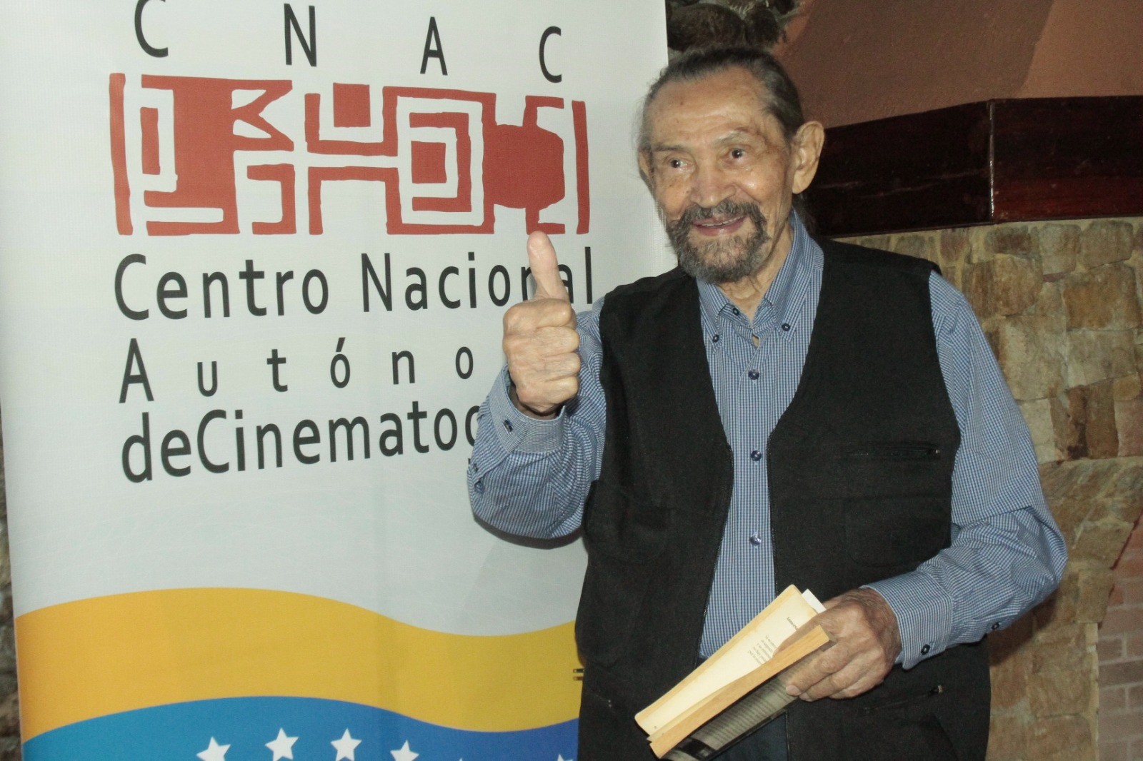 Asdrúbal Meléndez deambula del cine a las bellas artes