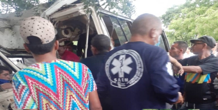 Choque de autobús con un árbol deja un muerto y tres heridos en Puerto Ordaz