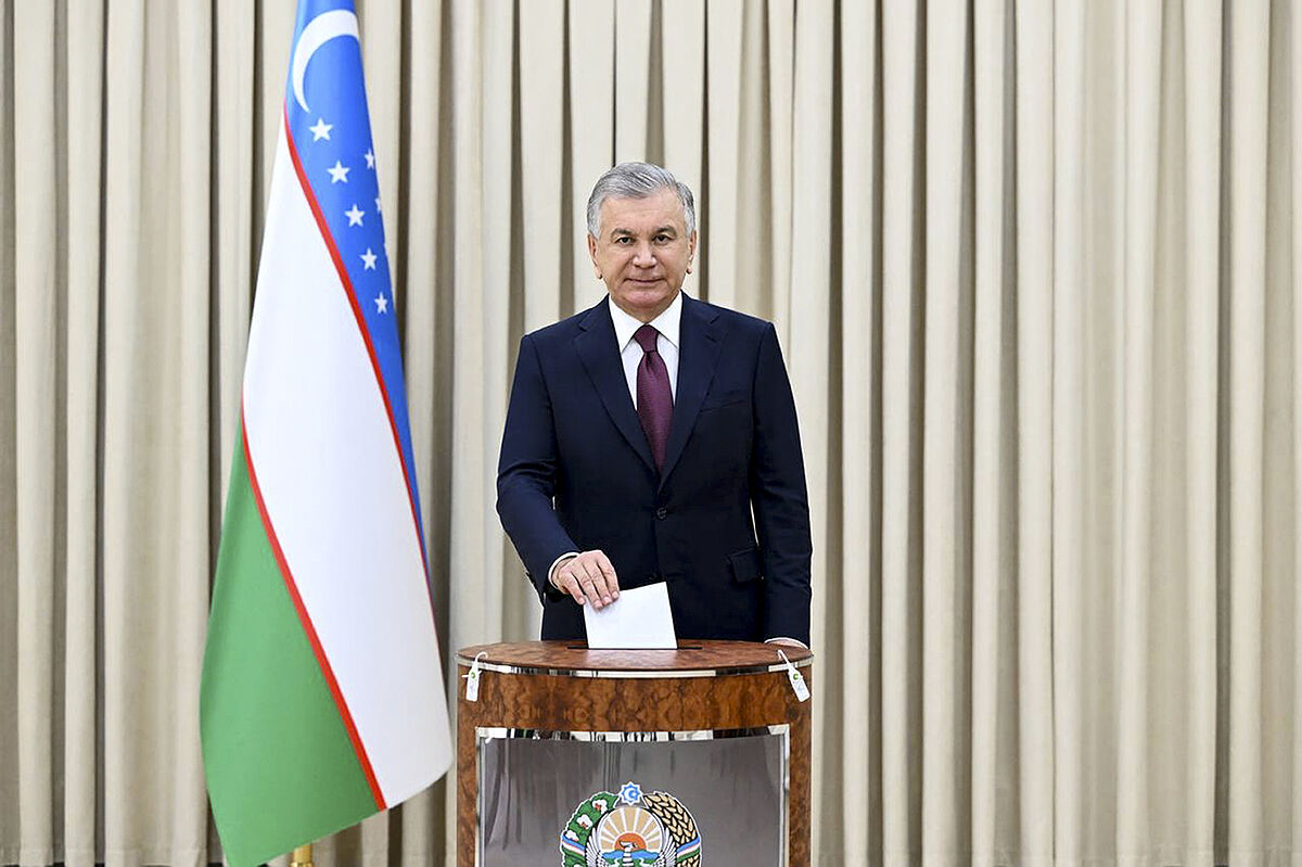 El actual presidente de Uzbekistán, reelegido por tercera vez con el 87,05% de los votos