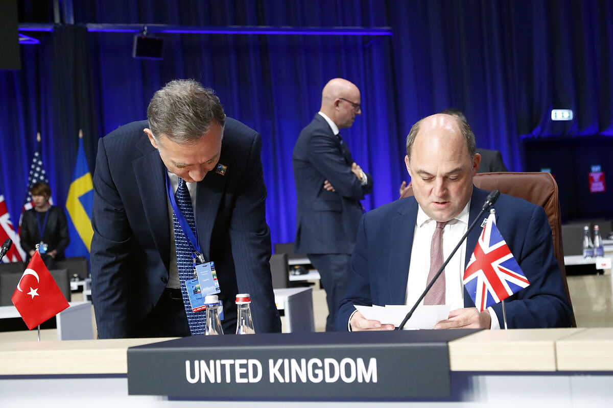 El secretario de Defensa del Reino Unido advierte que Ucrania no es una entrega de armas 'Amazonas'