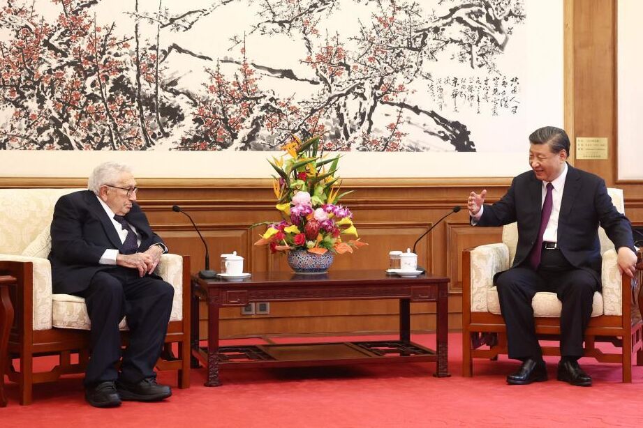 El 'viejo amigo' de China Kissinger es recibido por Xi Jinping en Beijing en medio de los esfuerzos para reparar los lazos