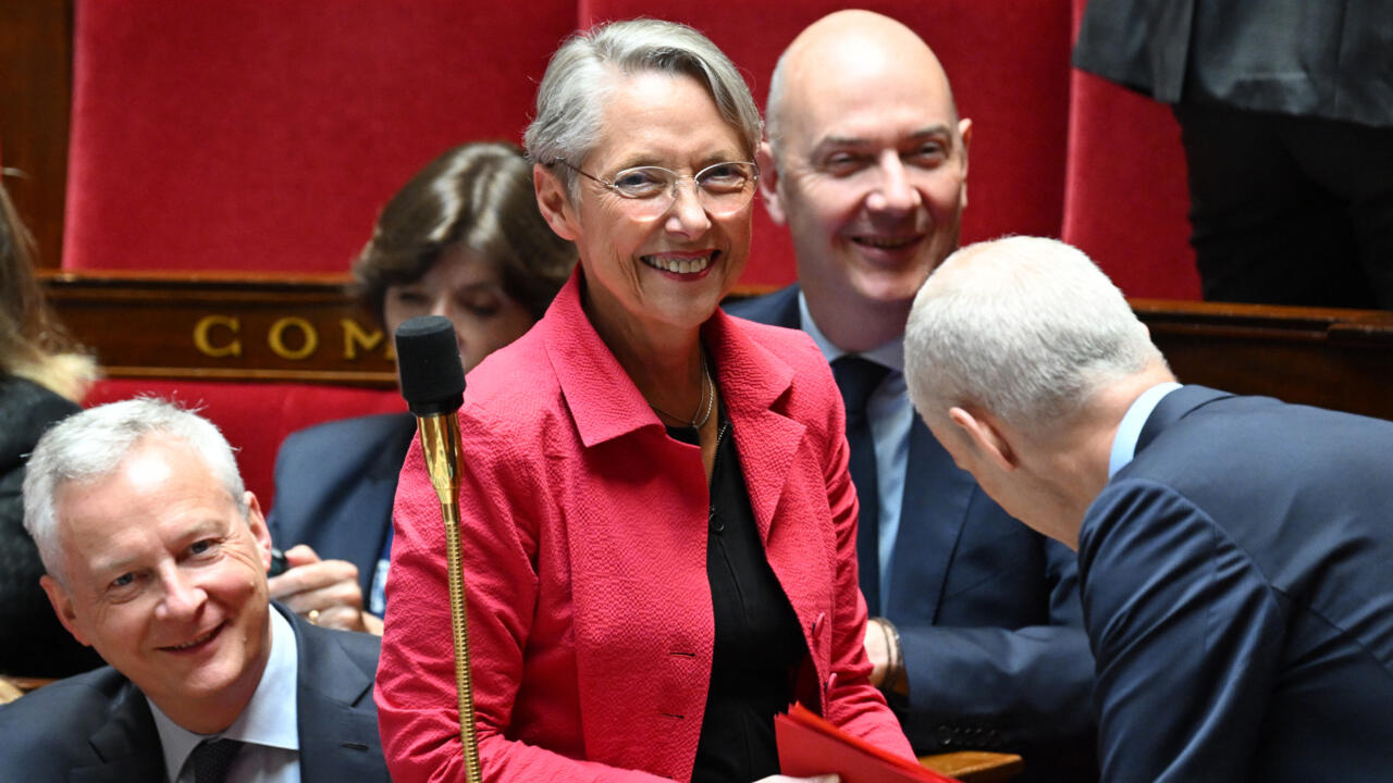 Elisabeth Borne permanecerá como primera ministra francesa a pesar de las consecuencias de los disturbios y disturbios en las pensiones