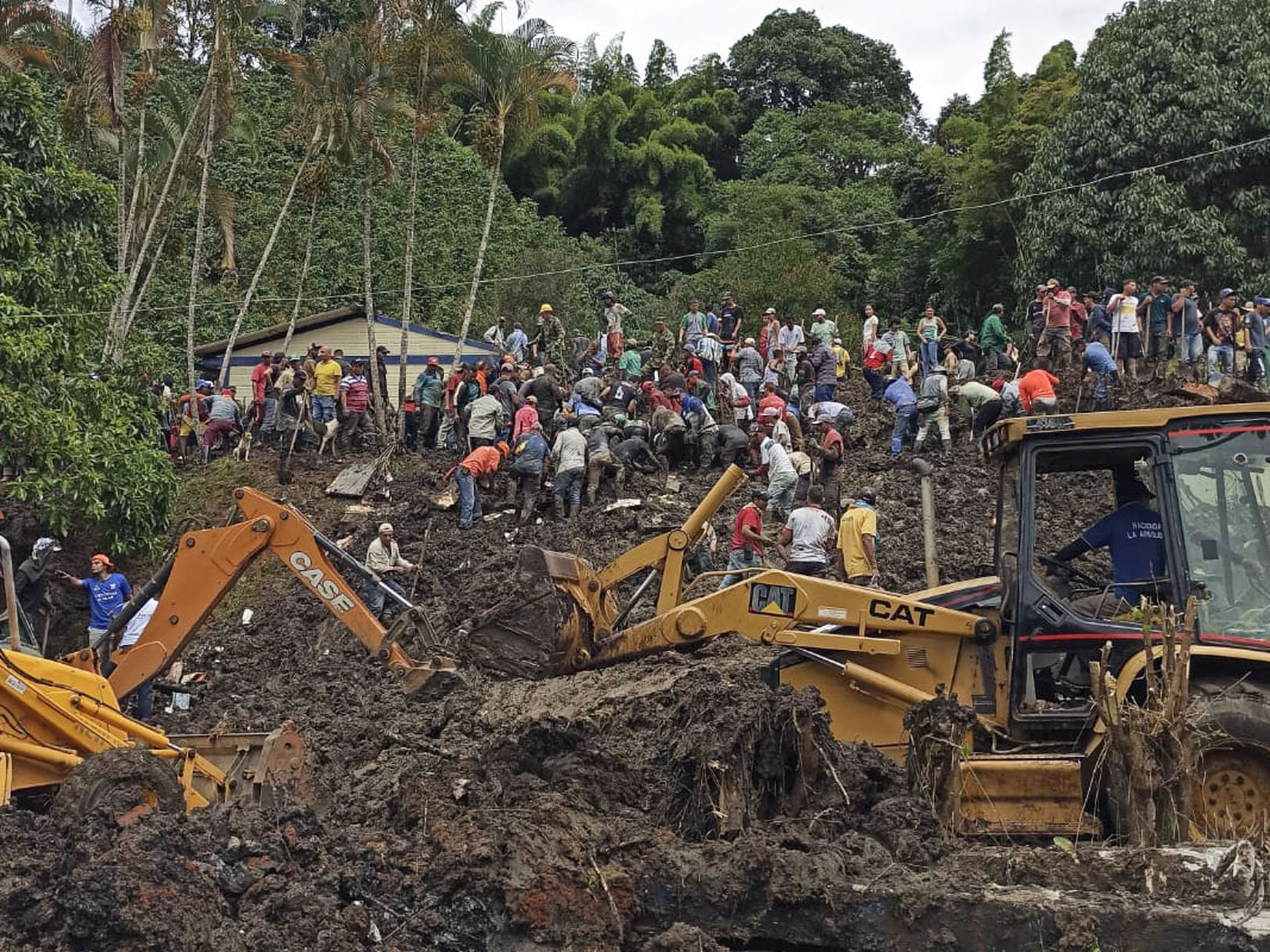 Hay 21 muertos por avalancha en Colombia