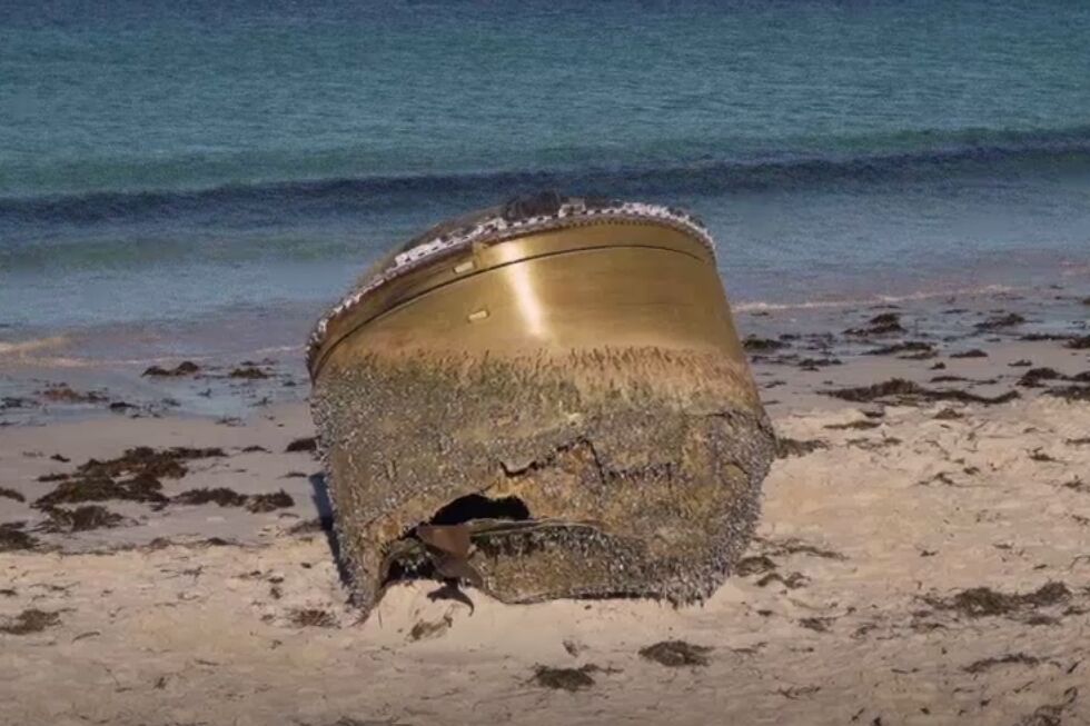 Investigan un objeto varado en la costa de Australia que podría ser un fragmento de un misil