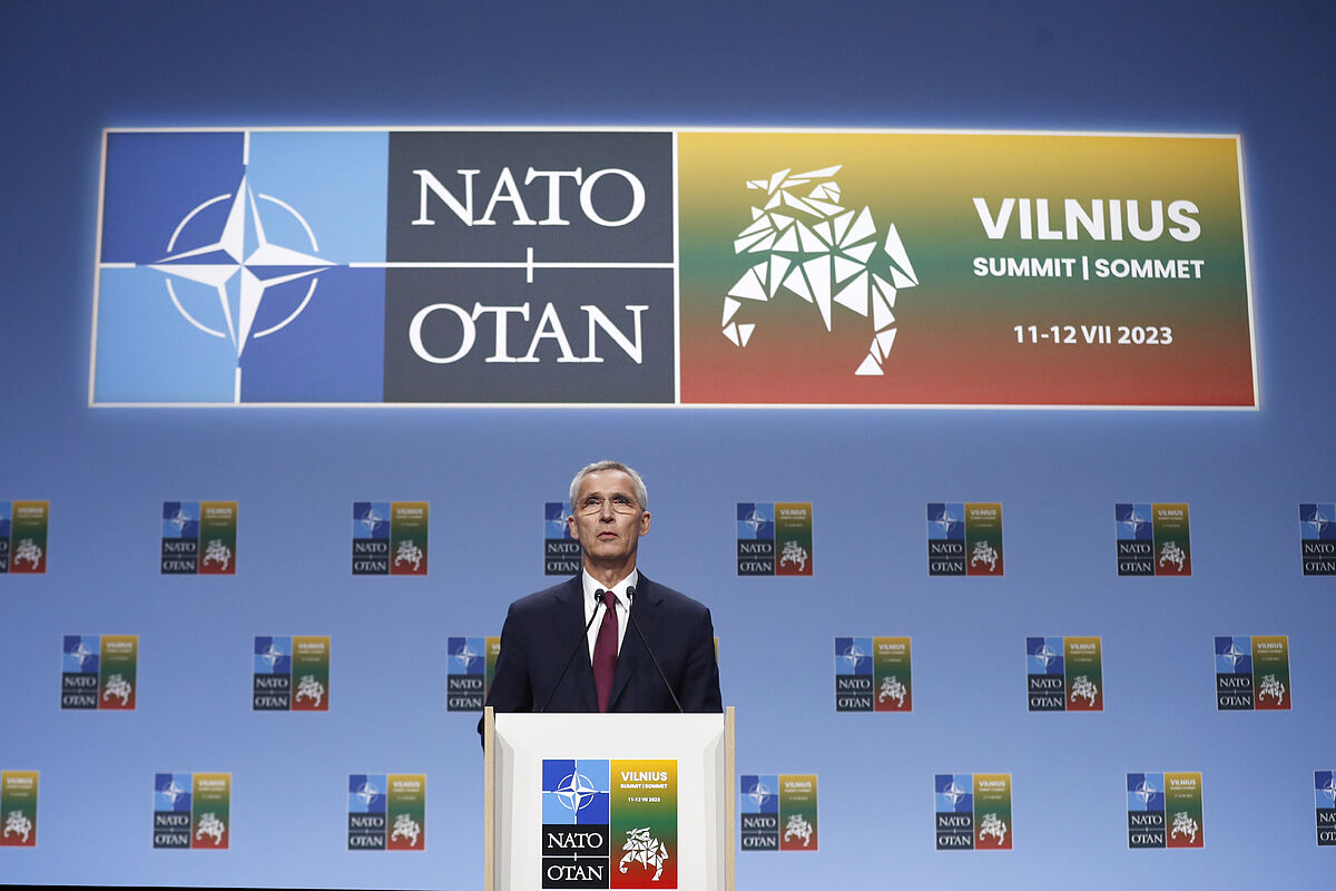 La OTAN invita a Ucrania a convertirse en miembro cuando "reúna las condiciones"
