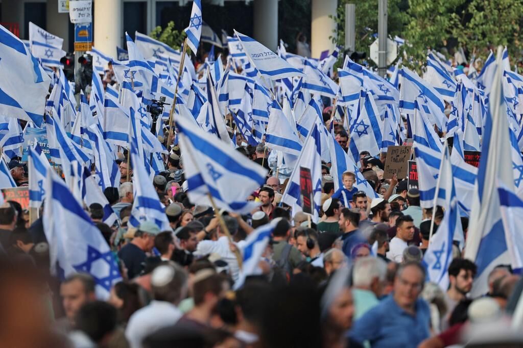 La división sobre la reforma judicial está llegando a su momento más tenso en Israel