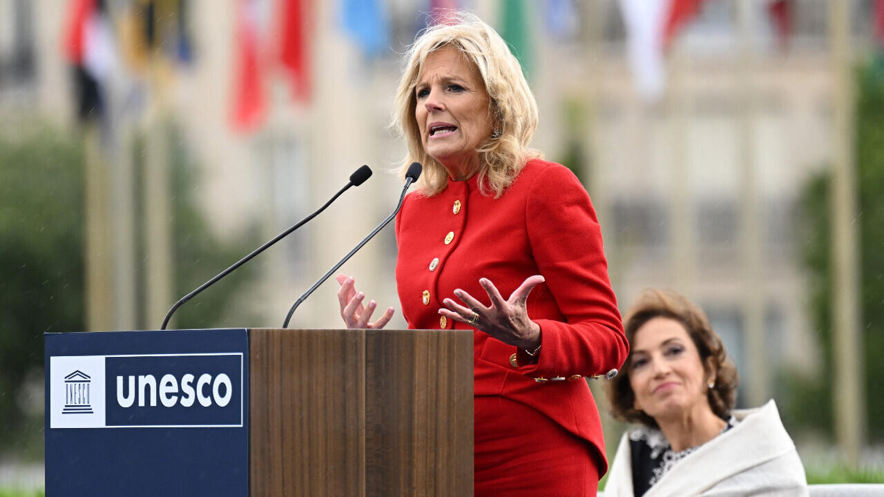 La primera dama Jill Biden marca el regreso de Estados Unidos a la UNESCO durante una ceremonia en París
