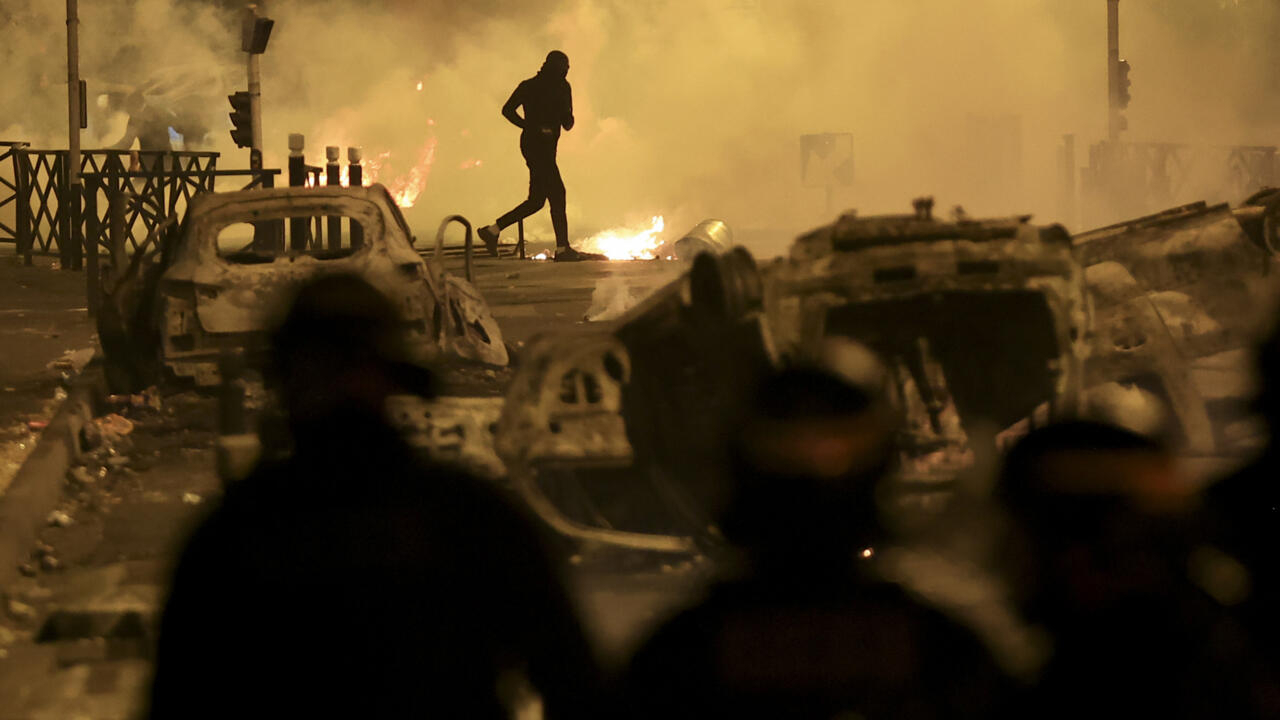 Los temores de disturbios ensombrecen las celebraciones del 14 de julio en Francia
