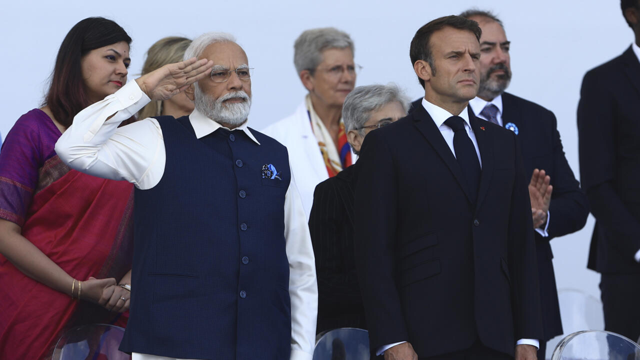 Modi honrado el 14 de julio en Francia a la sombra de disturbios en todo el país