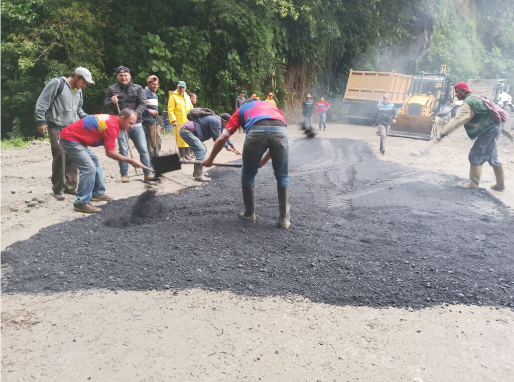 Recuperan tramos de vía afectados por las lluvias en Mérida