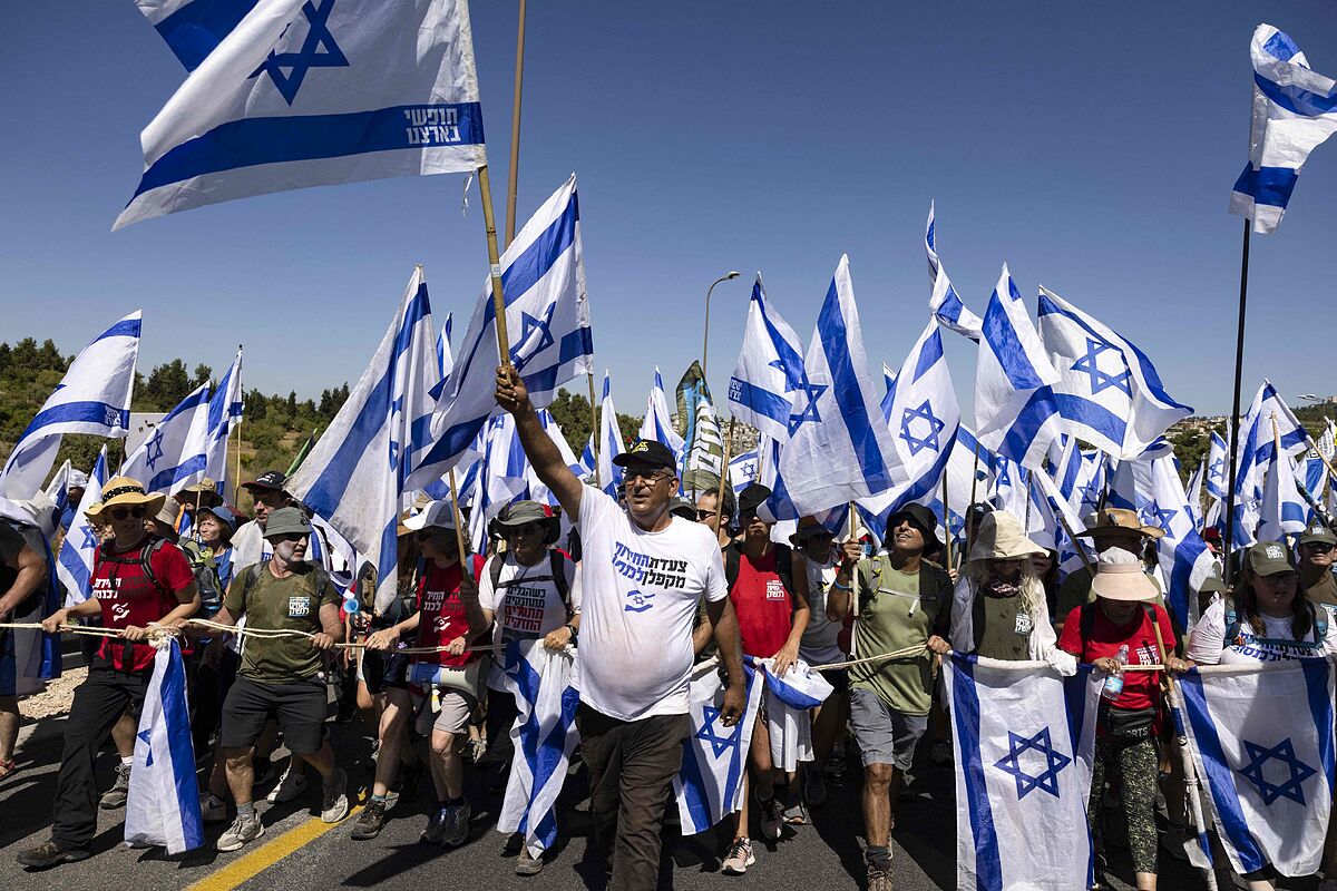 Reservistas israelíes encabezan una protesta contra el plan de reforma judicial
