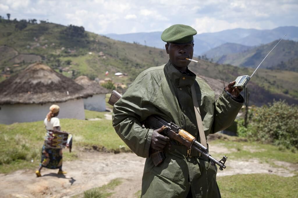 Soldado abre fuego en el funeral de su hijo en República Democrática del Congo y deja al menos 12 muertos