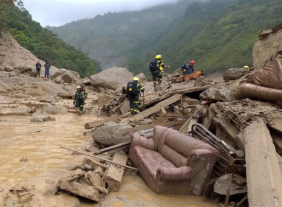Sube a 14 el número de muertos por deslizamiento de lodo en Colombia