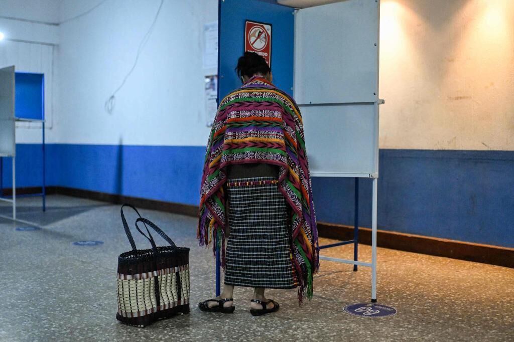 Guatemala vota en una elección marcada por un intento judicial de bloquear la candidatura del cambio