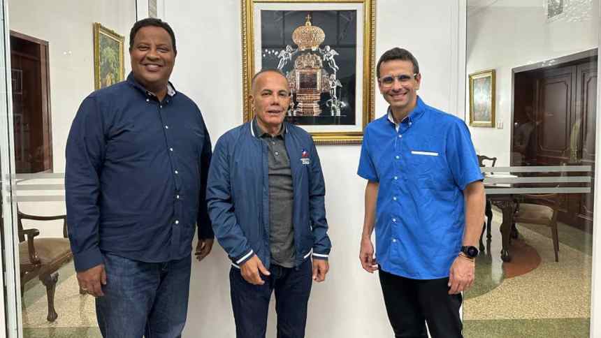 Manuel Rosales anunció su apoyo a Capriles en las primarias