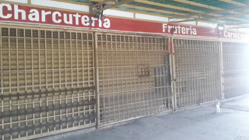 Robaron más de 10.000 dólares en un supermercado de Aragua, los delincuentes ingresaron cuando un empleado abrió la puerta para tirar la basura