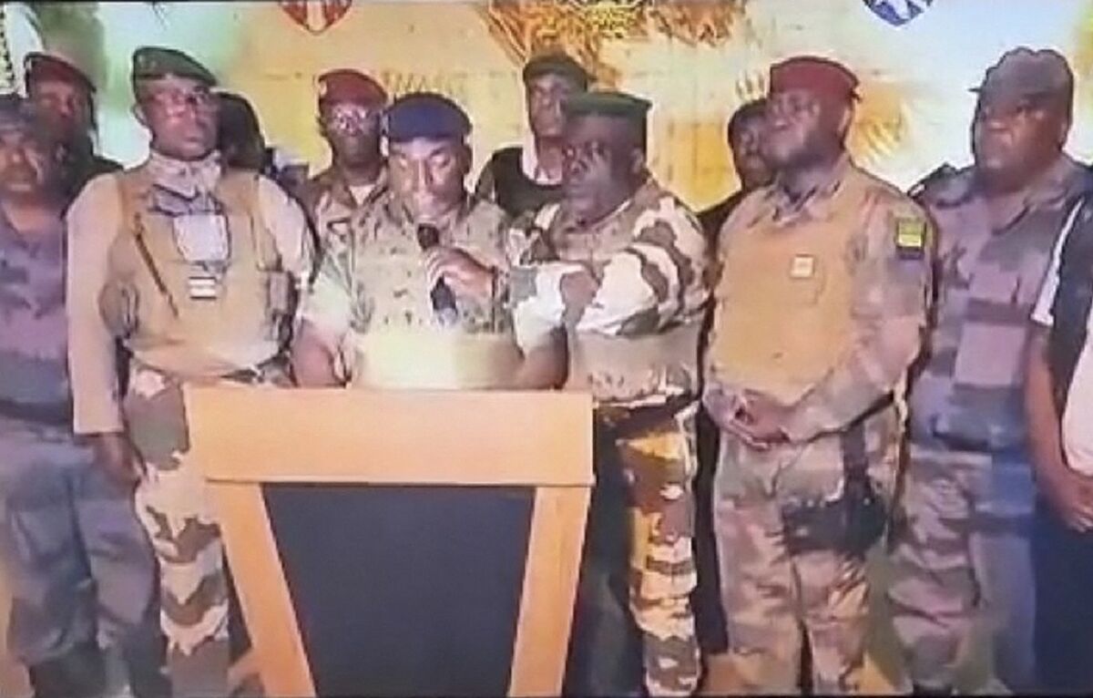 Un grupo de militares da un golpe de estado en Gabón y pone al presidente bajo arresto domiciliario