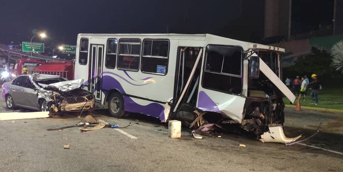 +VÍDEOS |  Varios heridos en accidente en carretera Francisco Fajardo