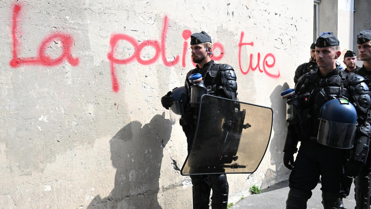 Agentes de seguridad franceses absueltos de la muerte de un hombre negro bajo custodia