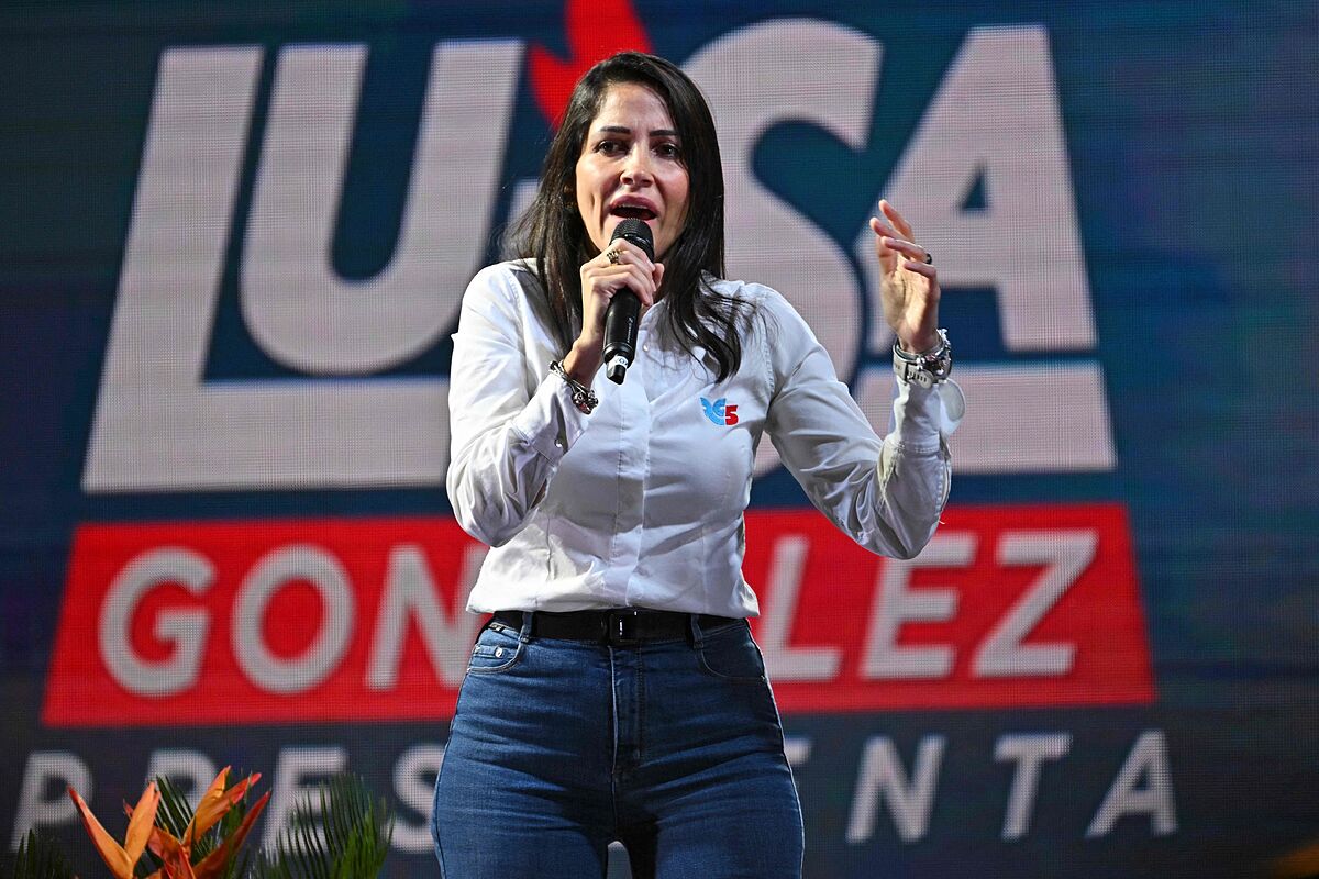El candidato correcto invoca a Venezuela tras derrotar a Noboa