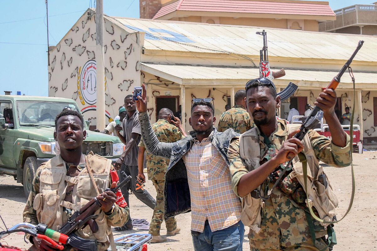 El ejército sudanés entrega 30 niños soldados reclutados por los paramilitares