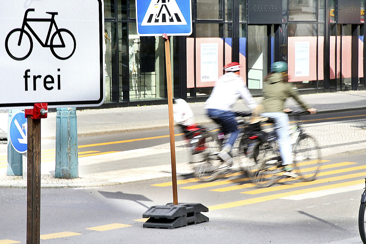 El nuevo alcalde de Berlín no quiere que los carriles bici detengan a los coches