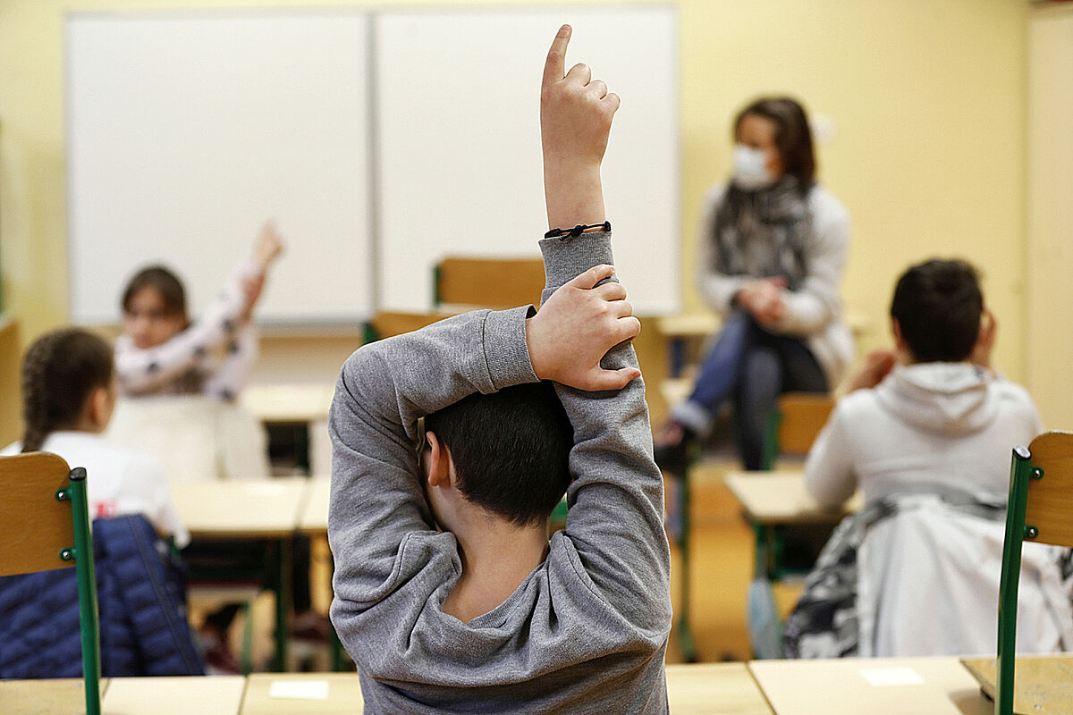 Francia presenta un plan contra el acoso escolar tras varios suicidios de adolescentes