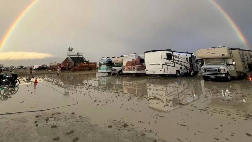 Fuerte tormenta deja varadas a más de 70.000 personas en desierto de Nevada, recomiendan racionar alimentos y agua