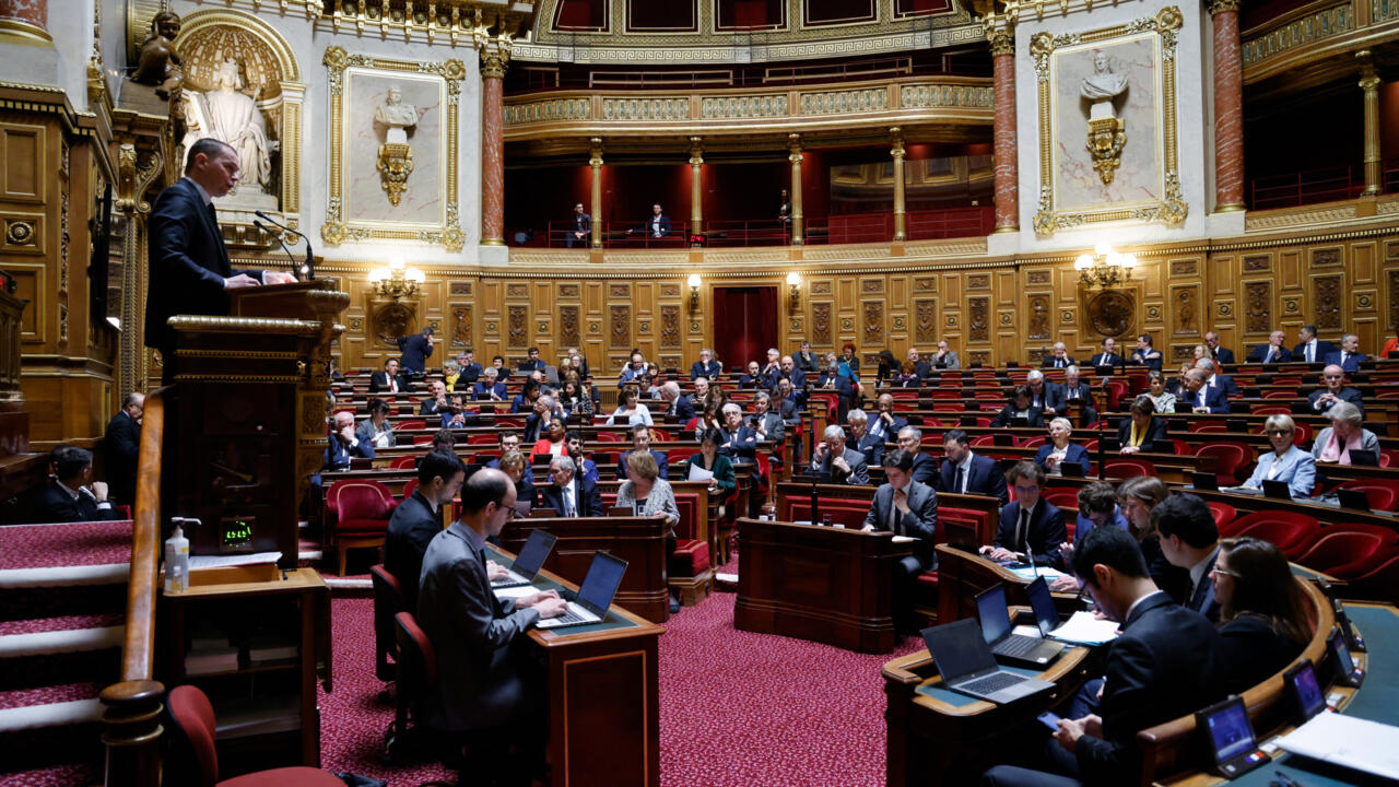 Los conservadores franceses conservan sus escaños en el Senado mientras el partido de Macron sufre otro revés