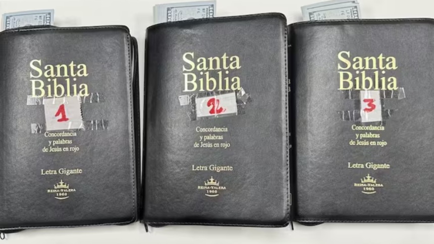 Perro detecta paquete sospechoso en aeropuerto: 17.000 dólares escondidos en tres Biblias serán enviados a EE.UU.