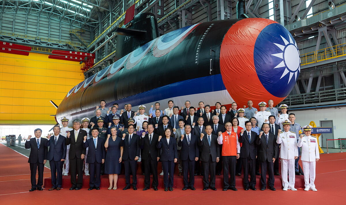Taiwán presenta su 'monstruo marino', el primer submarino de fabricación nacional