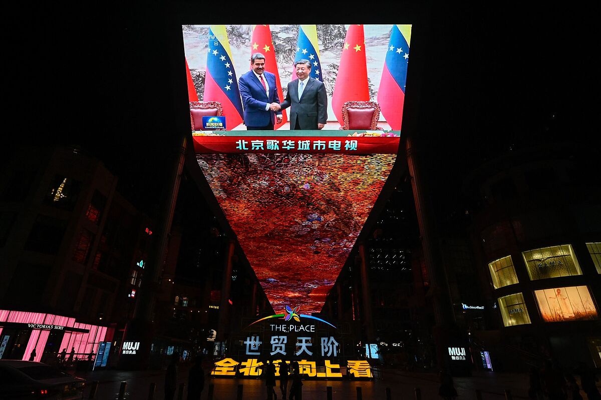 Xi Jinping recibe a Maduro en Beijing y anuncia que "aumentará" relaciones con Venezuela