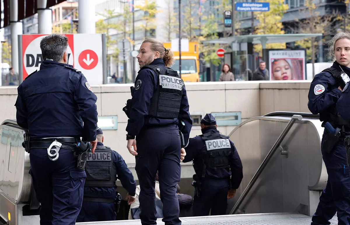 La policía francesa mató a tiros a una mujer que amenazaba a los pasajeros del metro de París