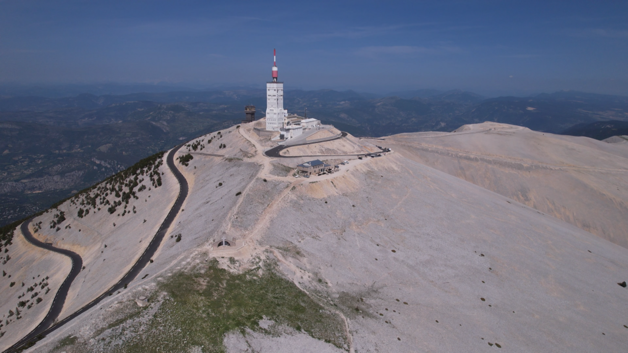 Los ciclistas se dirigen al Mont Ventoux en Francia para el 'Nutters Challenge'
