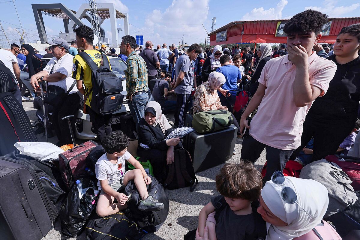 No hay escapatoria posible: miles de habitantes de Gaza esperan huir de la ofensiva israelí