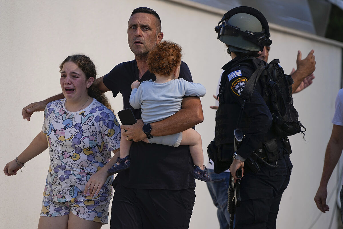 Terror en Israel: “Escucho sus voces y llamo a la puerta.  Estoy con mis dos hijos pequeños"
