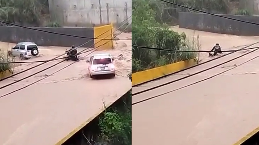 Un vehículo automotor quedó inundado en Macaracuay luego de un aguacero el 30 de octubre en Caracas