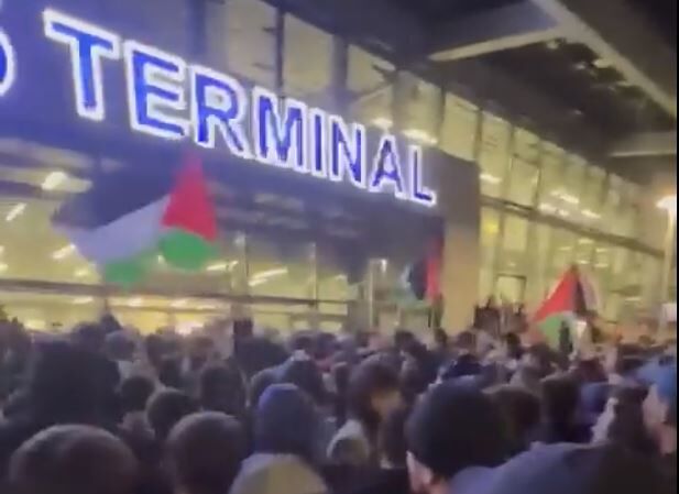 Una 'caza de judíos' obliga a cerrar el aeropuerto ruso de Daguestán