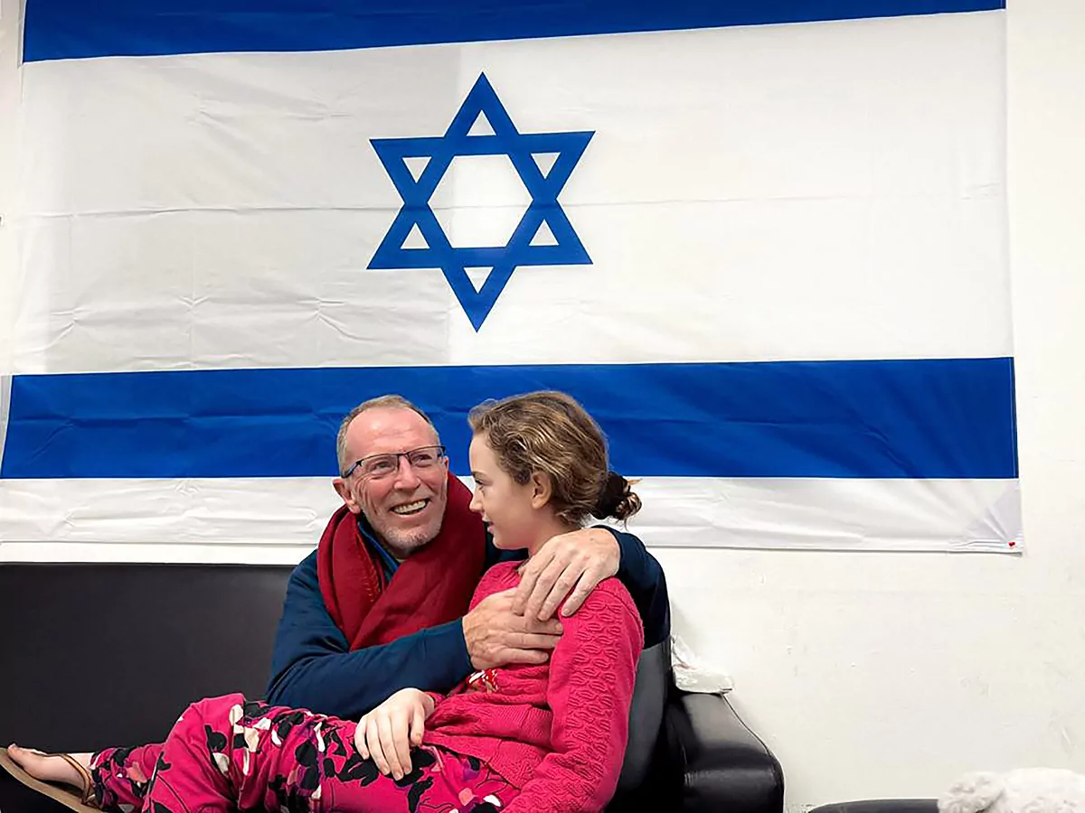 Abigail y Emily, las niñas que regresan a Israel tras un "terrible trauma"