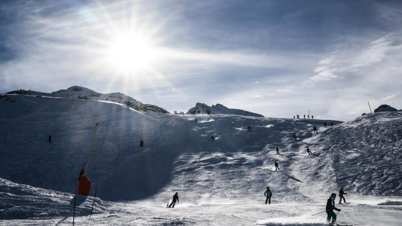 Algunas estaciones de esquí francesas abren antes de lo previsto, pero sólo en altura