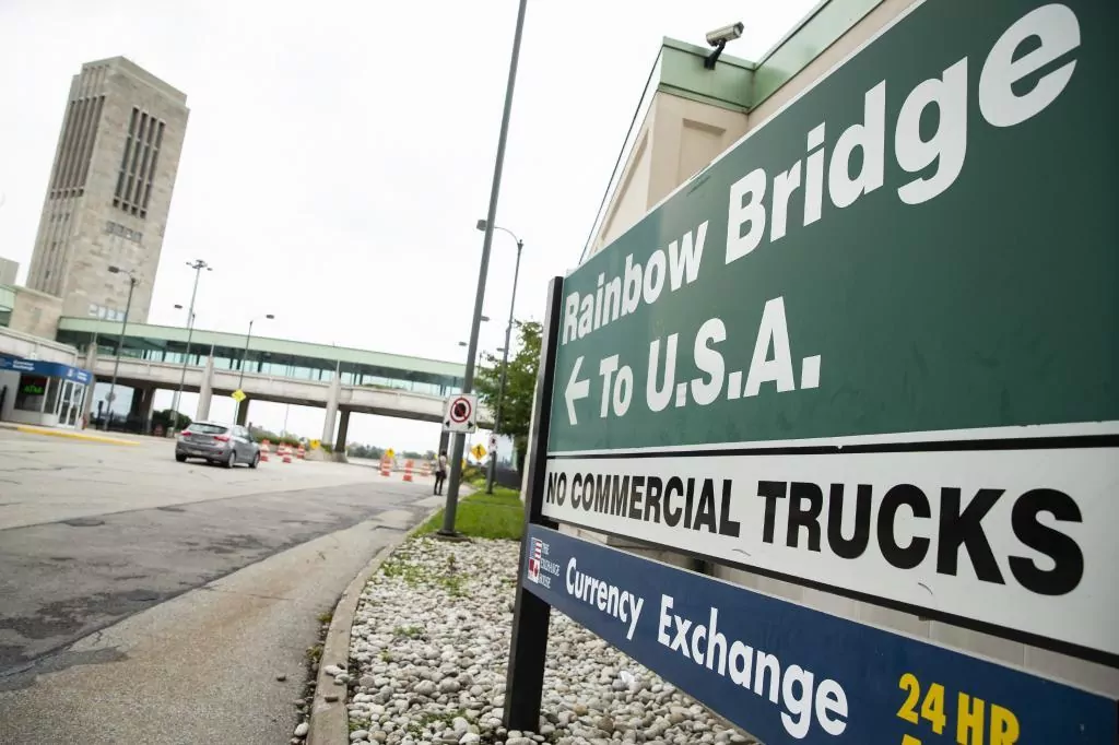 Cuatro cruces fronterizos entre Estados Unidos y Canadá cerca de las Cataratas del Niágara cerrados tras la explosión de un vehículo
