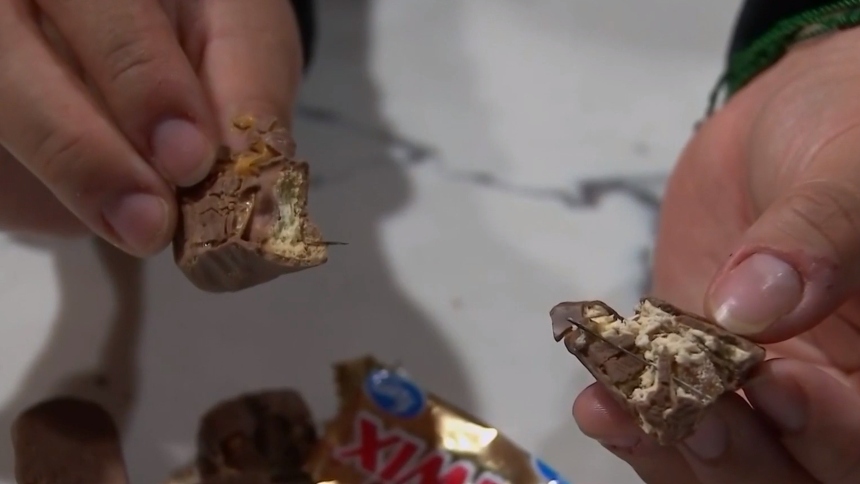 Descubrieron agujas dentro de chocolates regalados a niños en Halloween